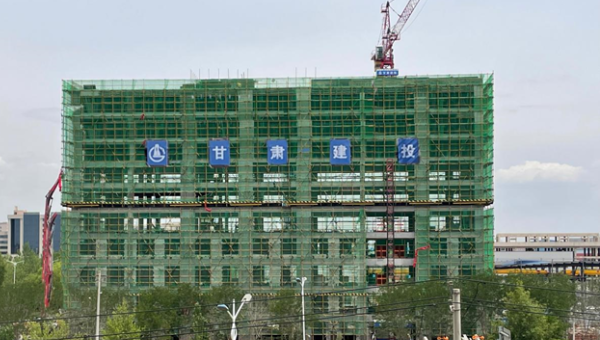 伴隨著辦公樓主體質量驗收順利通過，標志著甘肅省交科建設有限公司承建的蘭州大宏蘭州新區二期綜合辦公樓建設項目已邁向新的建設階段。自開工以來，項目管理團隊秉承“只爭朝夕搶工期精心組織出精品”的理念，緊緊圍