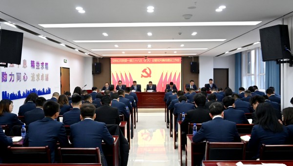 2月28日上午，交科公司黨委一屆三十八次（擴大）會暨黨風廉政建設工作會順利召開。會議傳達學習了習近平總書記重要文章《健全全面從嚴治黨體系》和甘肅建投黨委一屆五次全體(擴大)會議精神；審議通過了交科公司